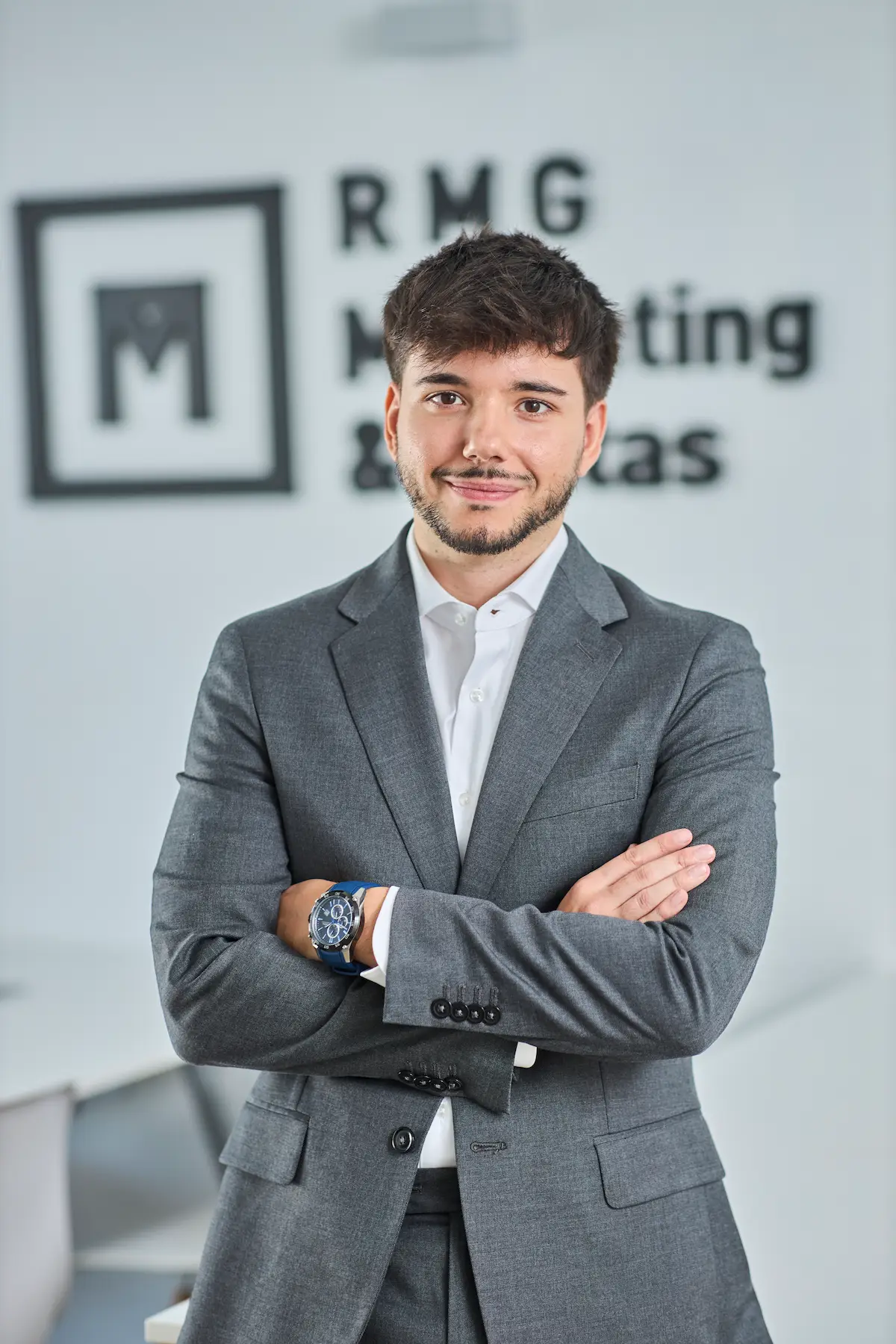 Adrian Gil, uno de nuestros consultores senior experto en marketing, ventas y estrategia